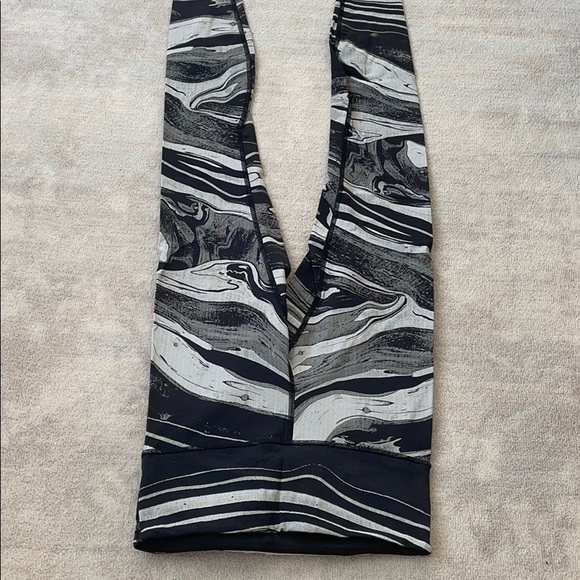Lululemon leggings nulux fabric - Picture 4 of 4
